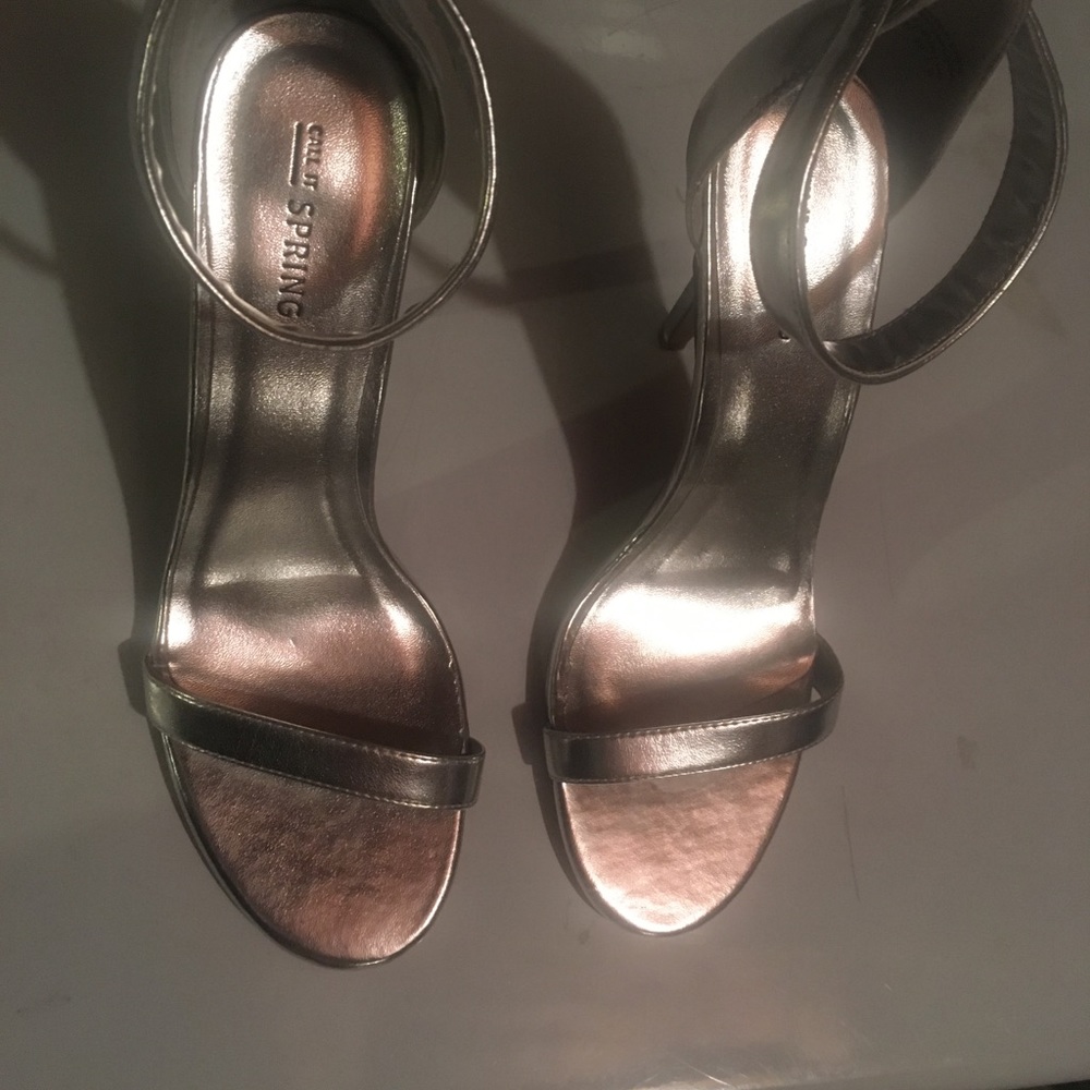 Silver heels - Picture 5 of 5